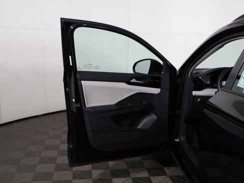 Used 2025 Volkswagen Taos S image 18