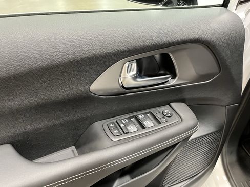 New 2026 Chrysler Voyager LX image 17