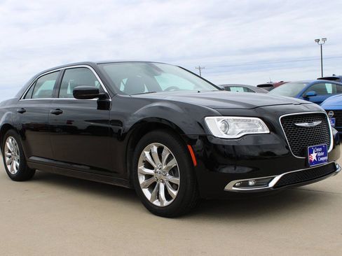 Used 2016 Chrysler 300 Limited w/ Driver Convenience Group AWD/4WD image 3