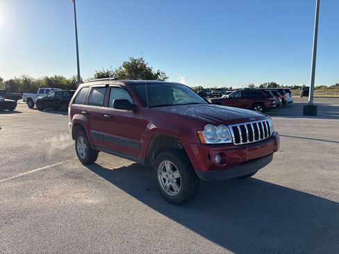 Used 2005 Jeep Grand Cherokee Laredo image 1