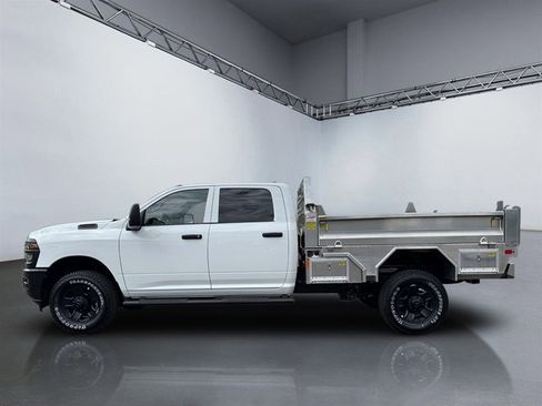 Used 2025 RAM 2500 Tradesman AWD/4WD image 2