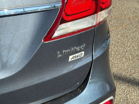 Used 2017 Hyundai Santa Fe Limited image 19