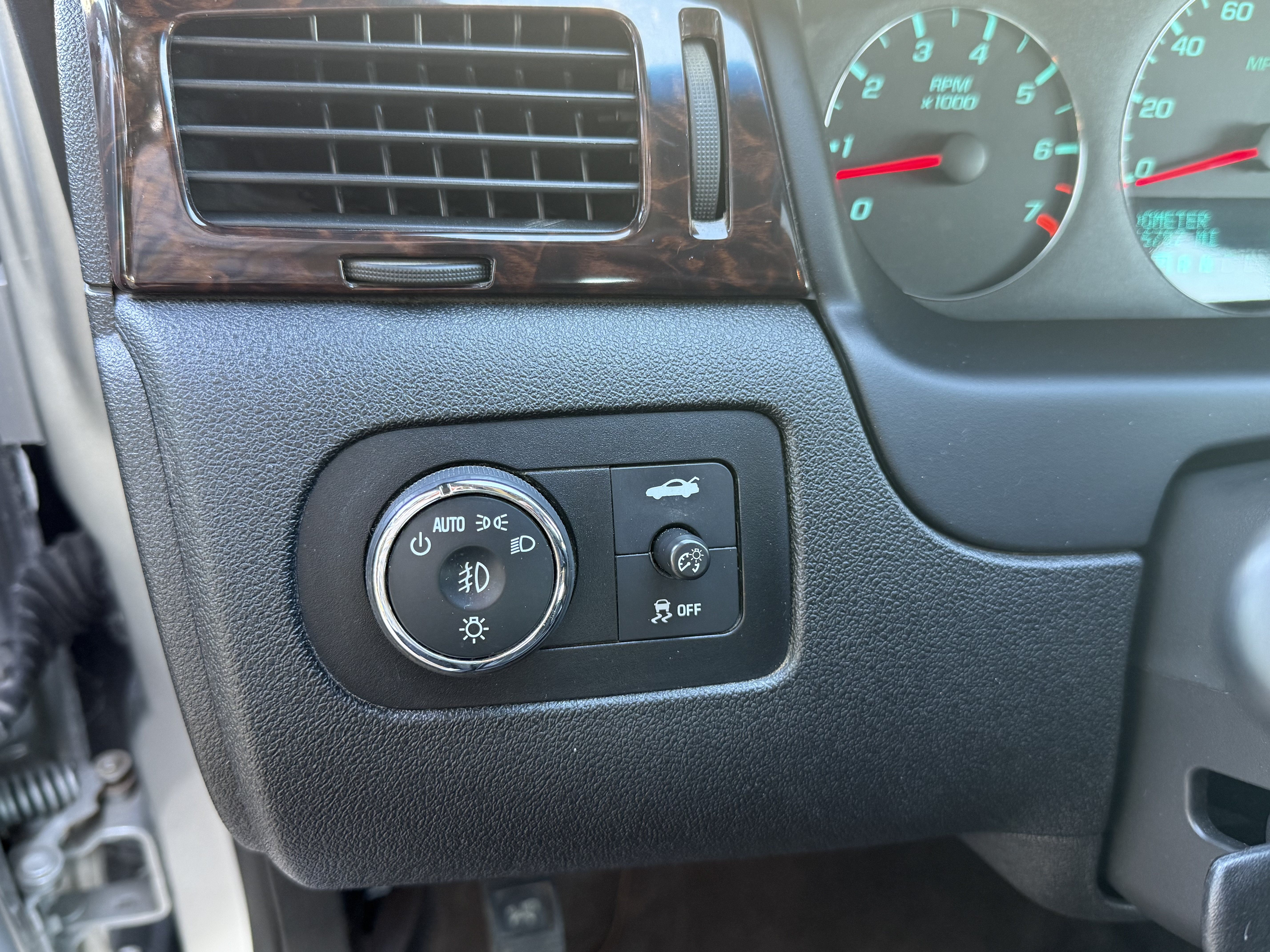 Used 2016 Chevrolet Impala LTZ FWD image 19