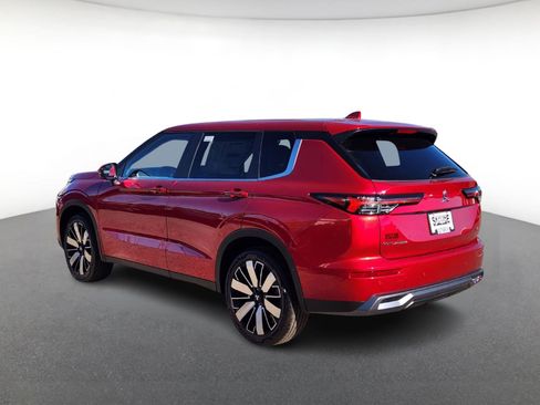 New 2025 Mitsubishi Outlander SE image 4