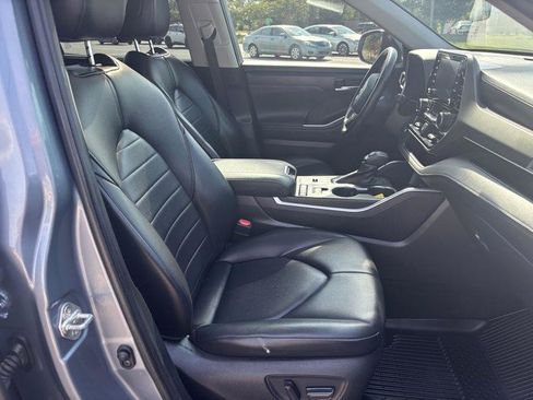Used 2021 Toyota Highlander XLE FWD image 17