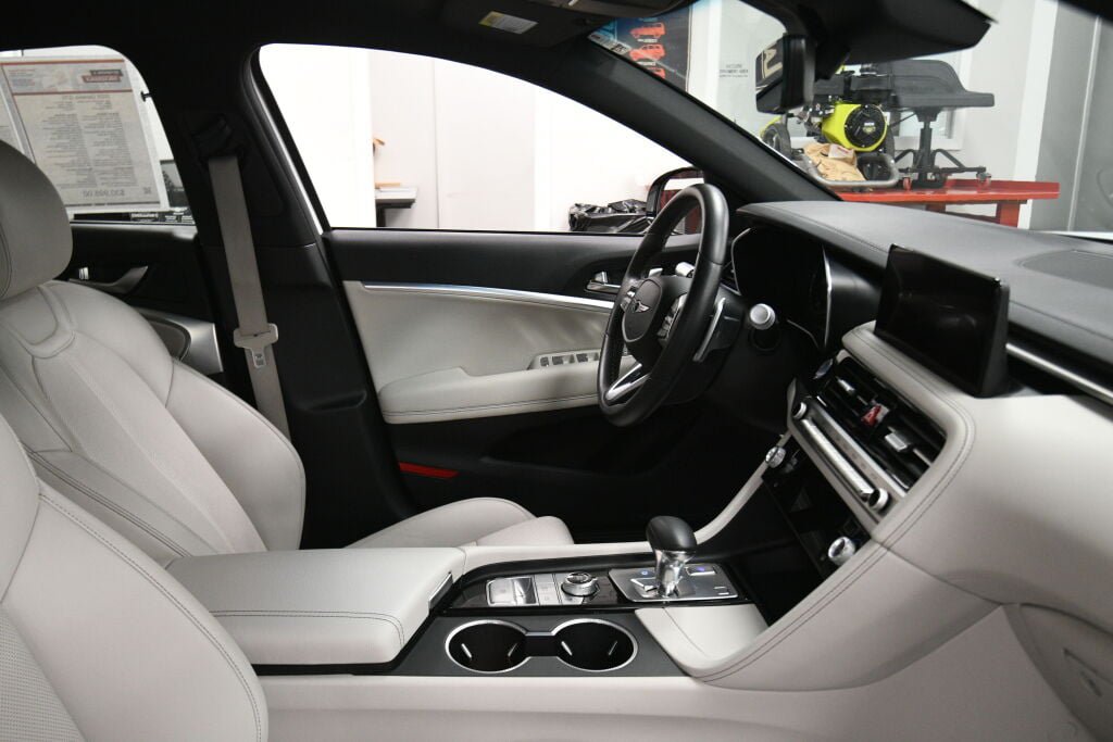 Used 2025 Genesis G70 2.5T image 29