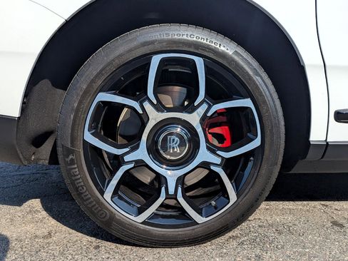 Used 2022 Rolls-Royce Cullinan Black Badge image 95