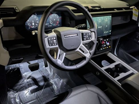 New 2026 Land Rover Defender 110 X-Dynamic SE AWD/4WD image 16