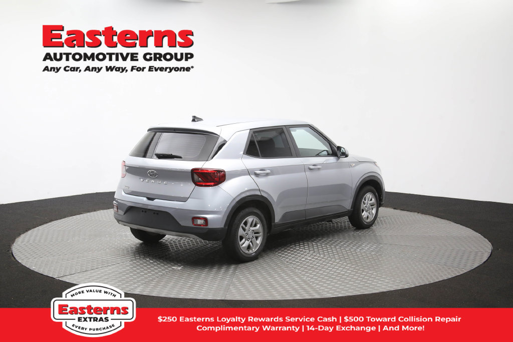 Used 2022 Hyundai Venue SE FWD image 42
