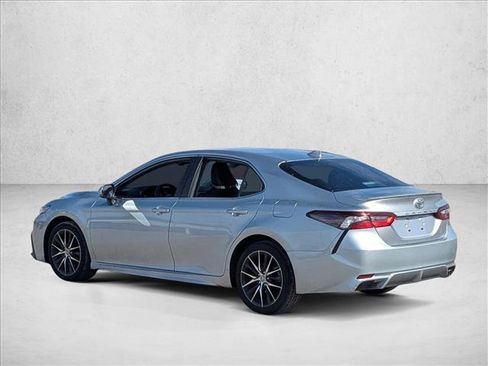 Used 2024 Toyota Camry SE image 7