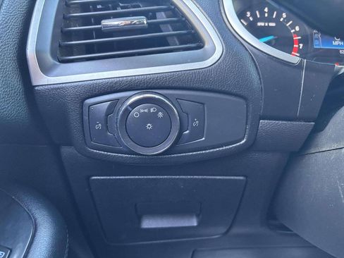 Used 2015 Ford Edge SEL image 29