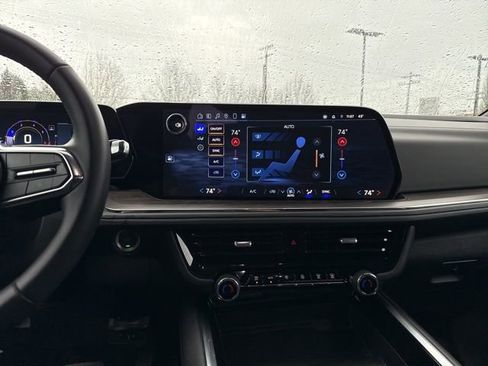 Used 2025 Chevrolet Suburban LS image 21