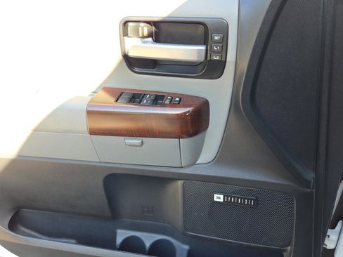 Used 2017 Toyota Sequoia Platinum image 34