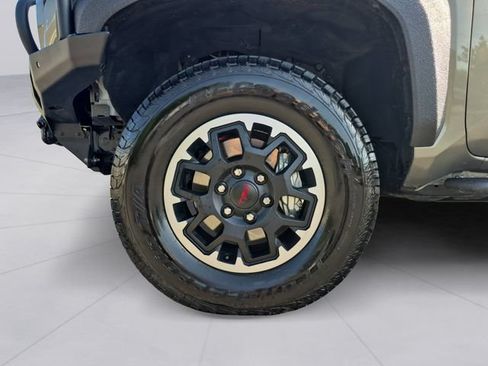 Used 2025 Toyota Tacoma TRD Off-Road w/ TRD Off Road Upgrade Package AWD/4WD image 9