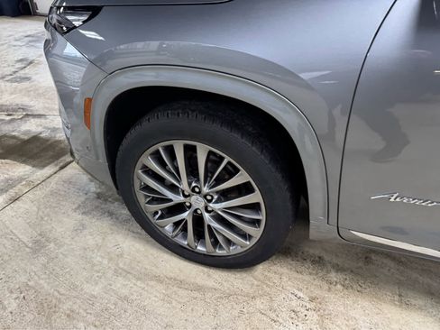 Certified 2025 Buick Enclave Avenir image 10