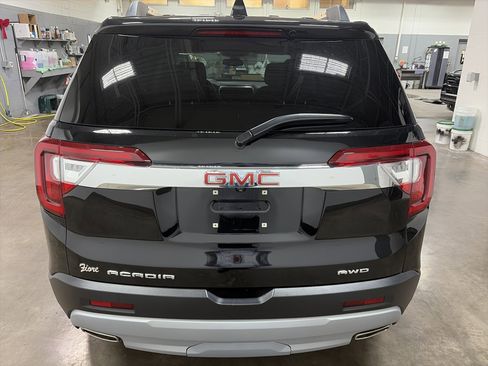 Used 2023 GMC Acadia SLT w/ Technology Package image 4