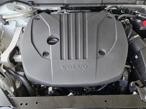 New 2026 Volvo XC60 B5 Ultra w/ Protection Package Premier image 36