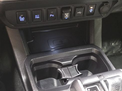 Used 2021 Toyota Tacoma TRD Off-Road w/ Technology Package AWD/4WD image 38