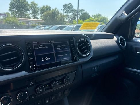 Used 2020 Toyota Tacoma TRD Off-Road w/ Technology Package AWD/4WD image 9