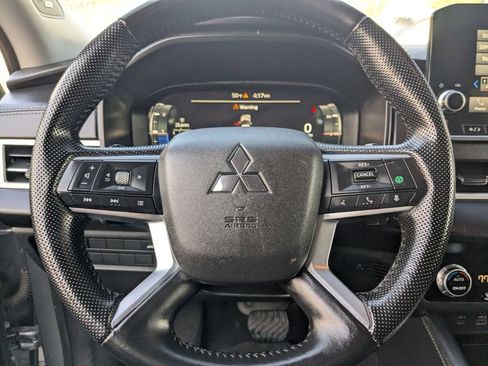 Used 2024 Mitsubishi Outlander SE image 17