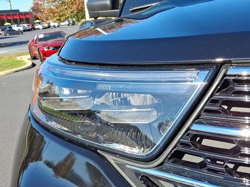 Used 2021 Ford Explorer XLT image 9