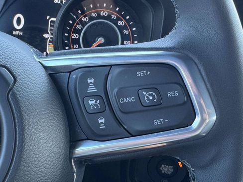 Used 2025 Jeep Wrangler Unlimited Sahara w/ Safety Group AWD/4WD image 24