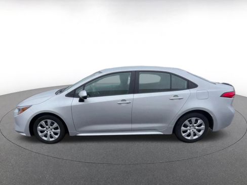 Used 2025 Toyota Corolla LE image 8