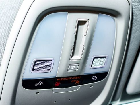 Used 2025 Volvo XC60 B5 Plus image 16