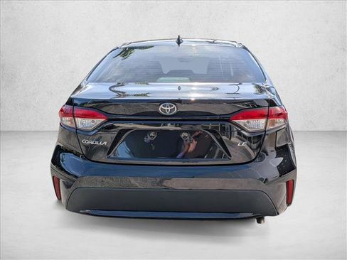 Used 2022 Toyota Corolla LE image 7