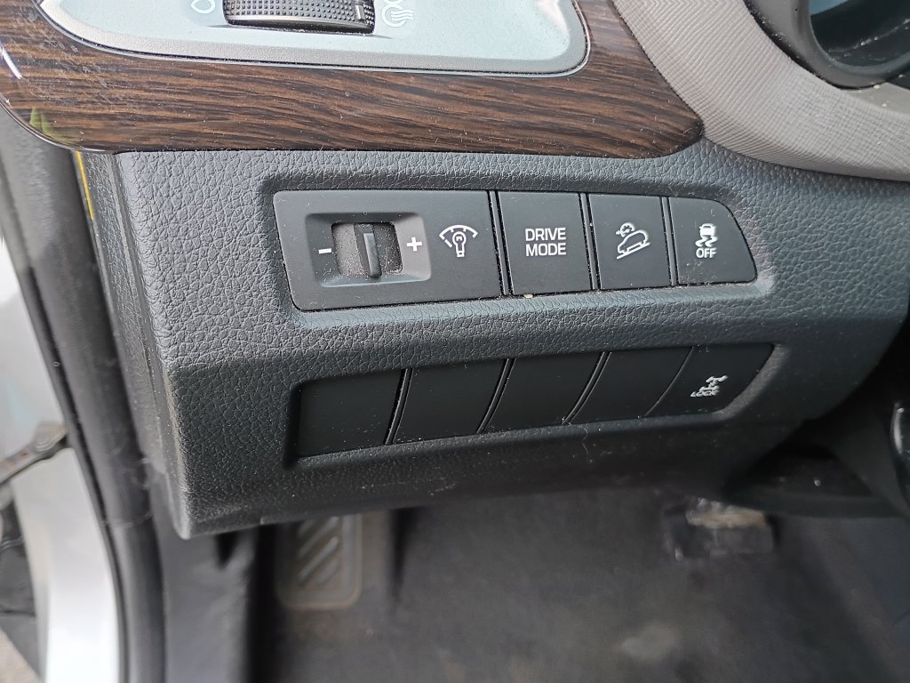 Used 2018 Hyundai Santa Fe Sport AWD/4WD image 15