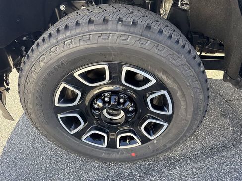 Used 2025 Ford F350 Platinum image 11