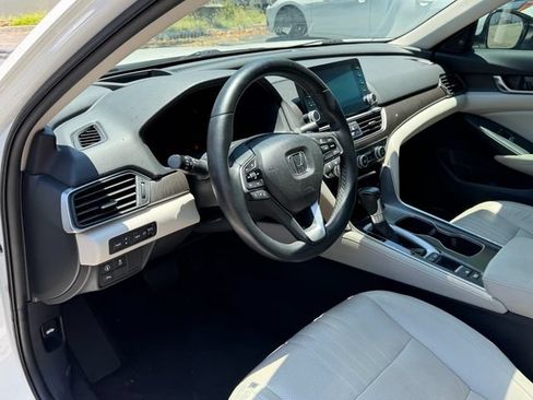 Used 2018 Honda Accord Touring image 13