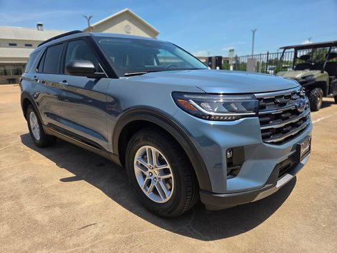 New 2026 Ford Explorer Active w/ Active Comfort Package RWD image 3