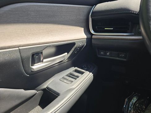 Used 2024 Toyota Grand Highlander AWD image 31