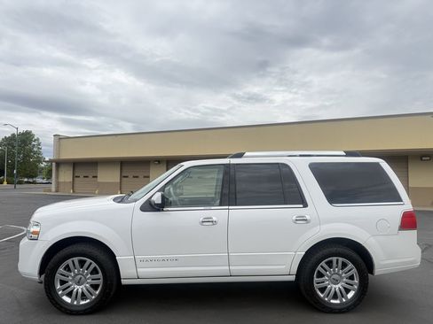 Used 2014 Lincoln Navigator 4WD image 5