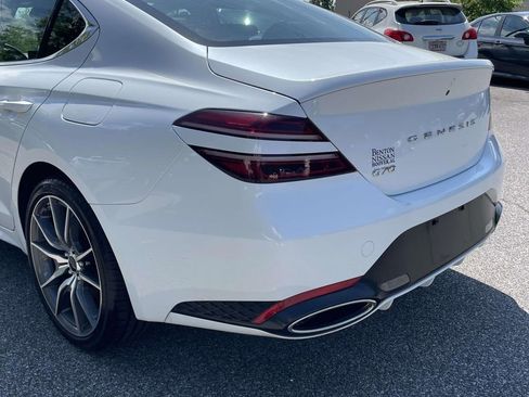 Used 2025 Genesis G70 2.5T RWD image 12