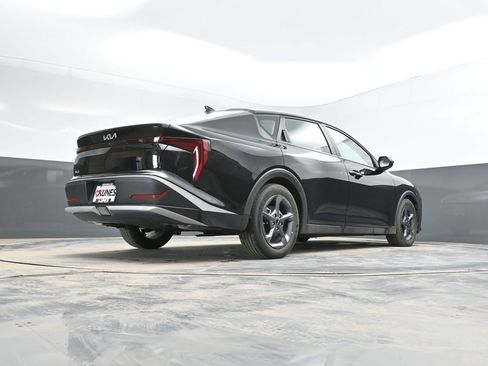 Used 2025 Kia K4 LXS image 23