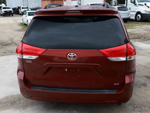 Used 2012 Toyota Sienna XLE image 6