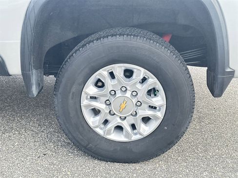 Used 2022 Chevrolet Silverado 2500 LT w/ Convenience Package image 12