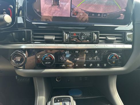 New 2026 Nissan Pathfinder SL image 18