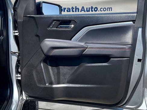 Used 2024 Chevrolet Colorado Z71 w/ Z71 Convenience Package 2 AWD/4WD image 31