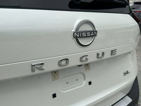 Certified 2023 Nissan Rogue SL w/ SL Premium Package FWD image 9