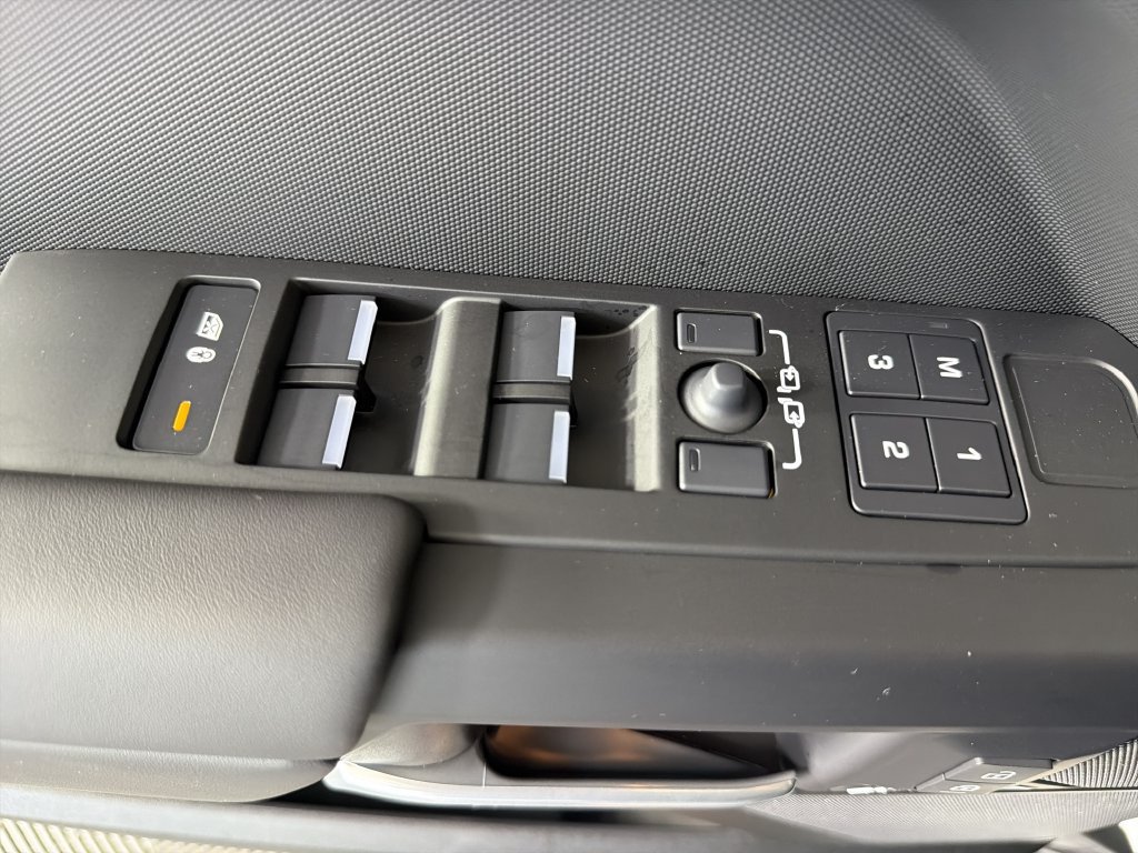 New 2026 Land Rover Defender 110 X-Dynamic SE AWD/4WD image 26