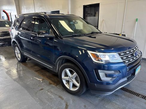 Used 2017 Ford Explorer XLT w/ Equipment Group 201A AWD/4WD image 1