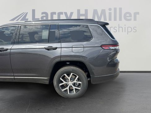 New 2025 Jeep Grand Cherokee L Limited w/ Trailer Tow Package image 13