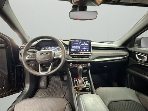 Used 2024 Jeep Compass Trailhawk image 14