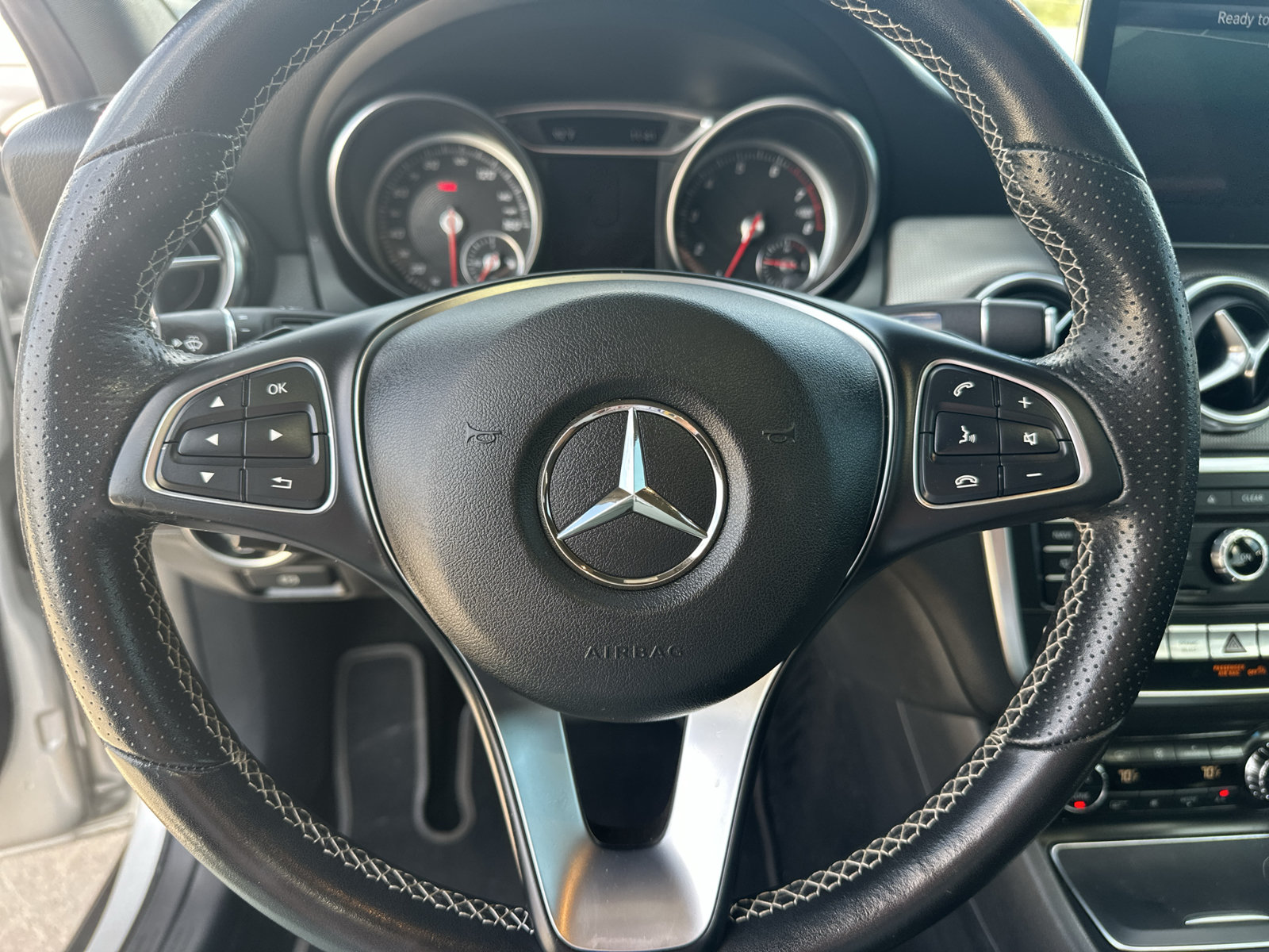 Used 2018 Mercedes-Benz GLA 250 4MATIC w/ Premium Package image 17