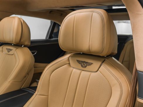 Used 2023 Bentley Flying Spur Plug-In Hybrid image 26