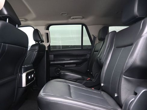 Used 2024 Ford Expedition XLT image 18