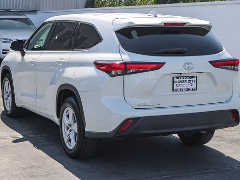 Used 2021 Toyota Highlander L FWD image 7